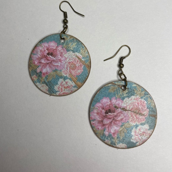 Handmade wood floral earrings. - Picture 2 of 2